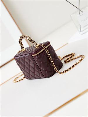 Cha.nel Clutch With Chain Shiny Lambskin & Gold-Tone Metal Brgundy AP4168