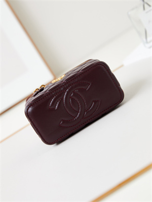 Cha.nel Clutch With Chain Shiny Lambskin & Gold-Tone Metal Brgundy AP4168