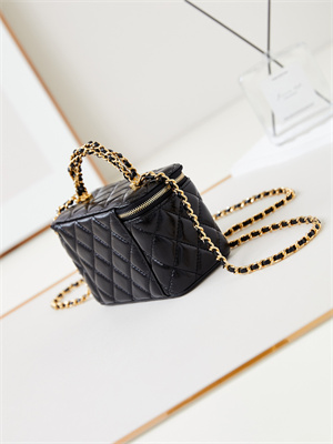 Cha.nel Clutch With Chain Shiny Lambskin & Gold-Tone Metal Black AP4168