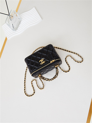 Cha.nel Clutch With Chain Shiny Lambskin & Gold-Tone Metal Black AP4168