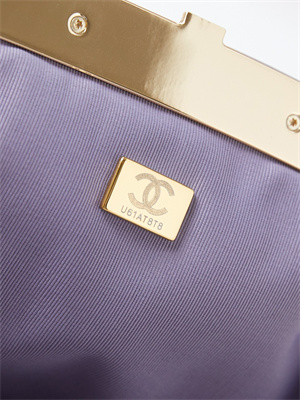 Cha.nel Clutch Lambskin & Gold-Tone Metal Purple AS4717