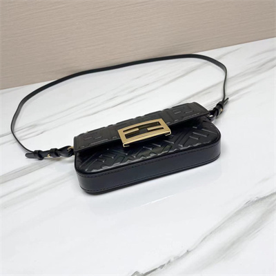 Fen.di BAGUETTE Phone Pouch Nappa Leather Black