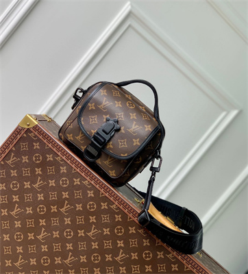 L.V Quest Messenger PM Monogram Canvas M46973