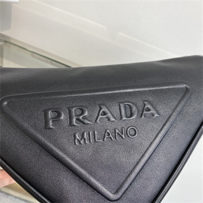 Prada Triangle leather shoulder bag Black Color 1BH190