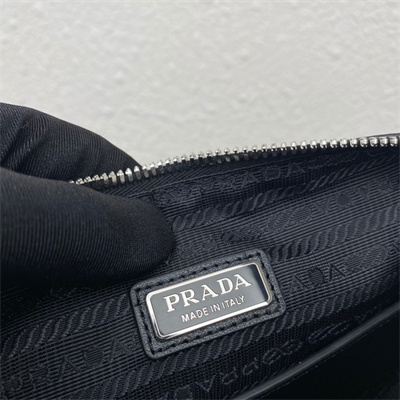 Prada Triangle leather shoulder bag Black Color 2VH155