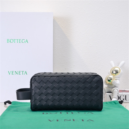 BV Intrecciato Travel Pouch In Calfskin Black