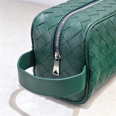 BV Intrecciato Travel Pouch In Calfskin Dk Green