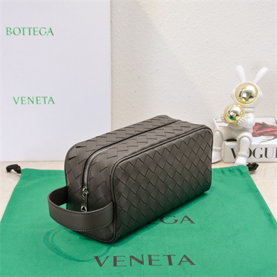 BV Intrecciato Travel Pouch In Calfskin