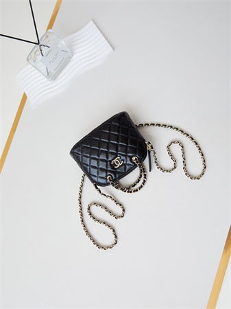 Cha.nel Clutch With Chain Shiny Lambskin & Gold-Tone Metal Black AP3354