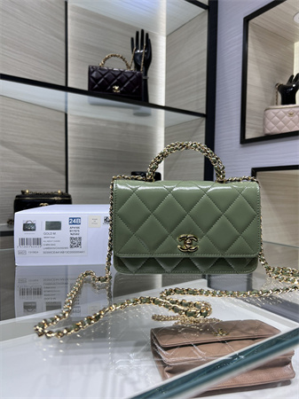 Cha.nel Wallet On Chain Shiny Lambskin & Gold-Tone Metal Green AP4166