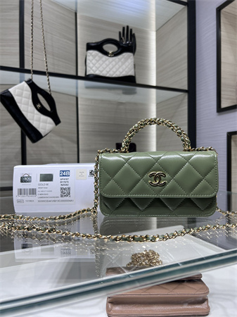 Cha.nel Flap Phone Holder with Chain Shiny Lambskin & Gold-Tone Metal Green AP4167