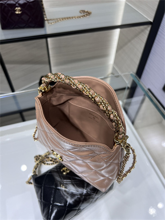 Cha.nel Clutch With Chain Shiny Lambskin & Gold-Tone Metal Nude Pink AP4189