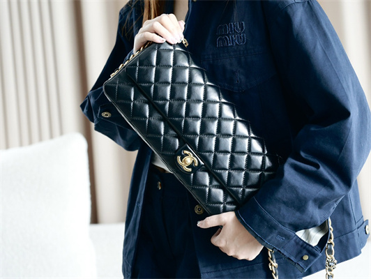 Cha.nel Maxi Clutch Bag Shiny Lambskin & Gold-Tone Metal Black AS5006