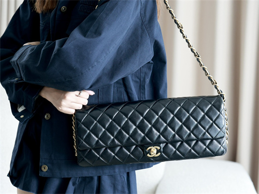 Cha.nel Maxi Clutch Bag Shiny Lambskin & Gold-Tone Metal Black AS5006