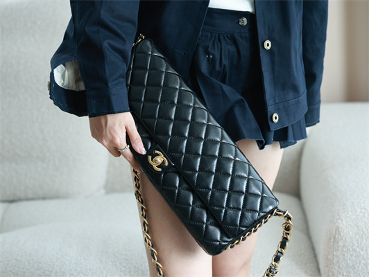 Cha.nel Maxi Clutch Bag Shiny Lambskin & Gold-Tone Metal Black AS5006