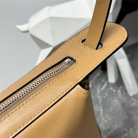 Fendi Simply Medium Calfskin Bgg Brown Color