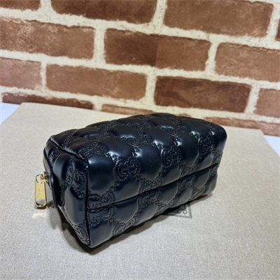 Gu.cci Gucci GG Matelassé Beauty Case in Black Leather 726047