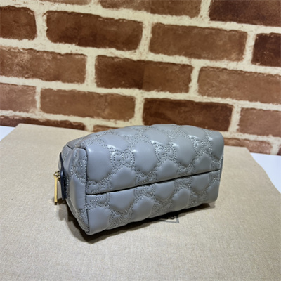 Gu.cci Gucci GG Matelassé Beauty Case in Grey Leather 726047