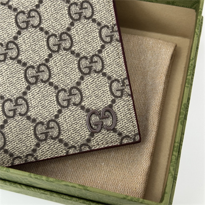 Gu.cci GG passport case with bordeaux interior Supreme Canvas 795229