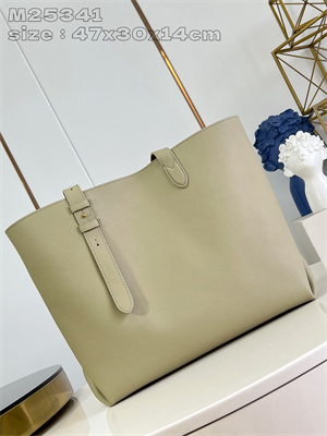 L.V Low Key Cabas MM Grained calfskin Clay M25343