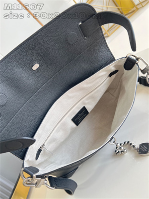 L.V Steamer Crossbody Bag Colorado calfskin Black M11607