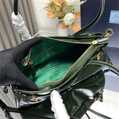 Prada Medium leather handbag 1BA426