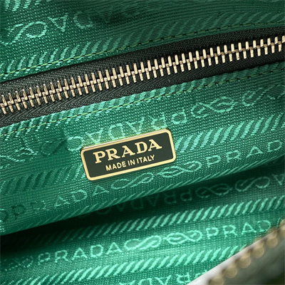 Prada Medium leather handbag 1BA426