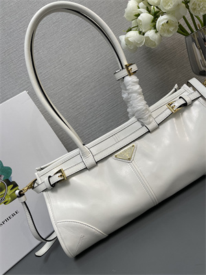 Prada Medium leather handbag 1BA426