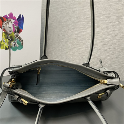 Prada Medium leather handbag 1BA426