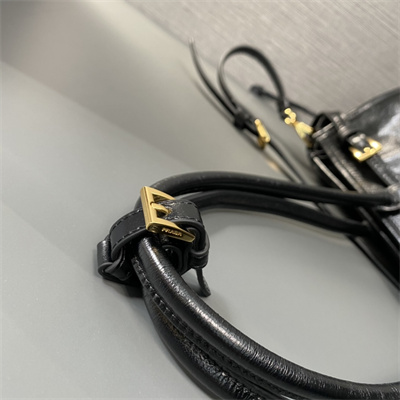 Prada Medium leather handbag 1BA426