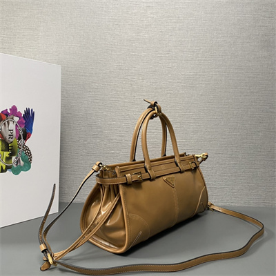 Prada Medium leather handbag 1BA426