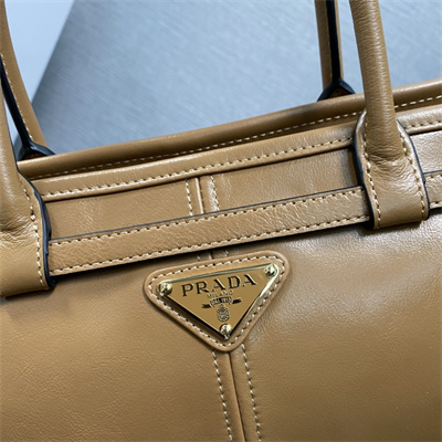 Prada Medium leather handbag 1BA426
