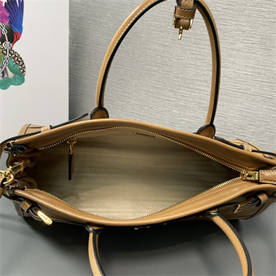 Prada Medium leather handbag 1BA426