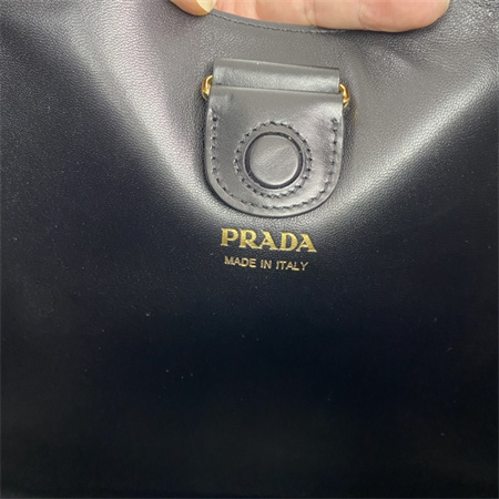 Prada Large leather shoulder bag with topstitching Black 1BC181
