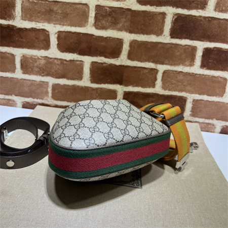 Gu.cci Attache small shoulder bag GG Supreme canvas 699409