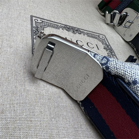 Gu.cci Attache small shoulder bag GG Supreme canvas 699409