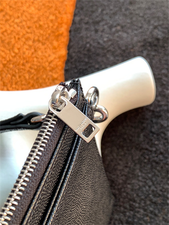 Y.S.L CASSANDRE MATELASSÉ Large Pouch In Grain DE Poudre Leather Black /Silver