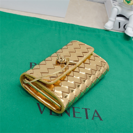 BV Andiamo Large Flap Wallet Lambskin Gold