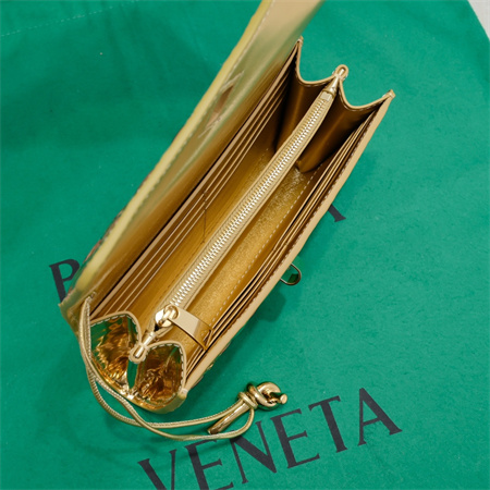 BV Andiamo Large Flap Wallet Lambskin Gold