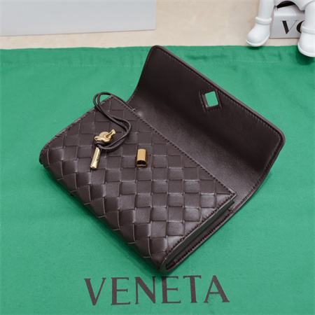 BV Andiamo Large Flap Wallet Lambskin Fondant