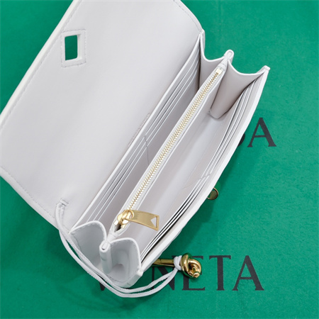 BV Andiamo Large Flap Wallet Lambskin White