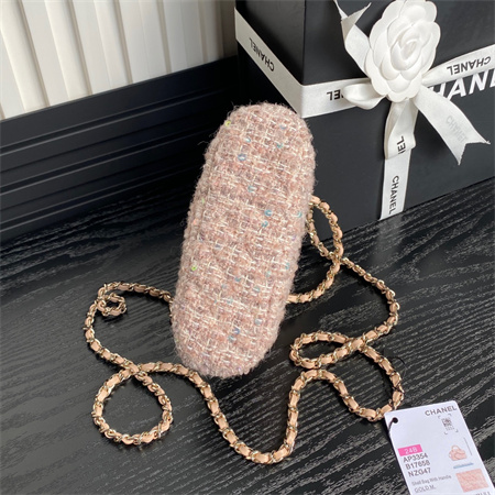 Cha.nel Clutch with Chain Cotton, Wool Tweed, Sequins & Gold-Tone Metal Light Pink AP3354