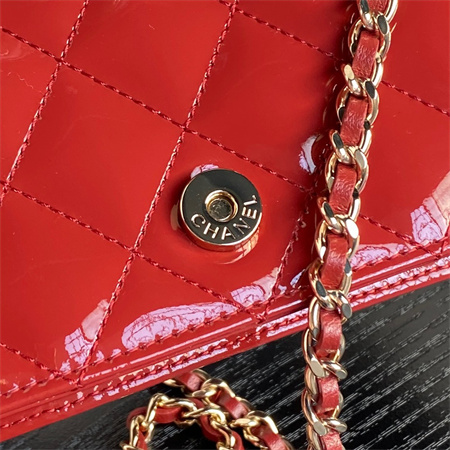 Chanel FLAP PHONE HOLDER WITH CHAIN Patent Calfskin Gold-Tone Metal Red AP3226