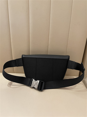 Fen.di Fendi Roma Belt Bag Black Leather