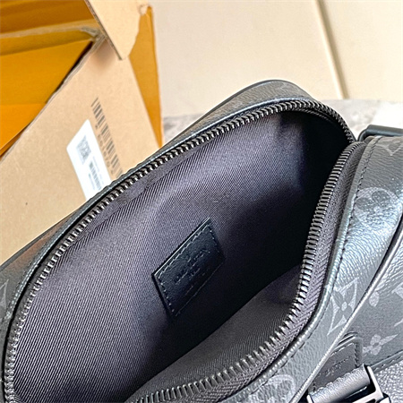 L.V Getaway Messenger Bag Monogram Eclipse M12518