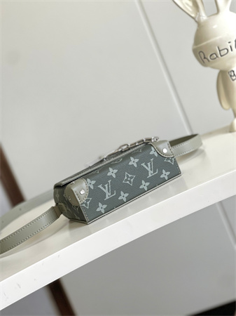 L.V Steamer Wearable Wallet Monogram Gradient coated canvas Khaki Green M11543