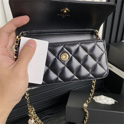 Chanel Flap Phone Holder with Chain Shiny Lambskin, Imitation Pearls & Gold-Tone Metal Black AP4284