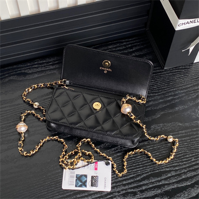 Chanel Flap Phone Holder with Chain Shiny Lambskin, Imitation Pearls & Gold-Tone Metal Black AP4284