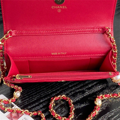 Chanel Flap Phone Holder with Chain Shiny Lambskin, Imitation Pearls & Gold-Tone Metal Red AP4284