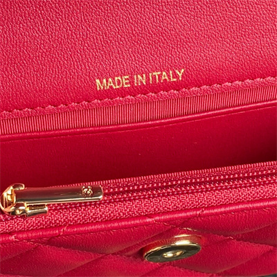 Chanel Flap Phone Holder with Chain Shiny Lambskin, Imitation Pearls & Gold-Tone Metal Red AP4284